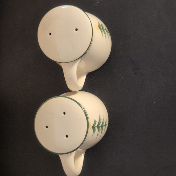 Christmas Tree Salt & Pepper Shakers - Picture 5 of 8